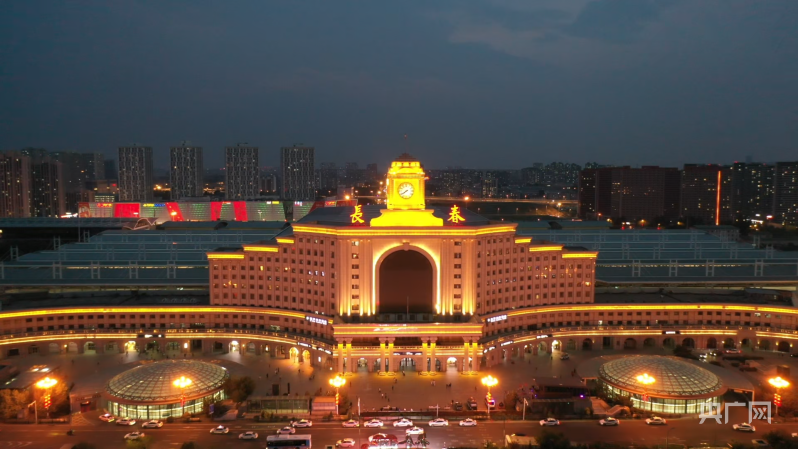 华灯初上璀璨夜景为2024长春光博会添彩(图1)