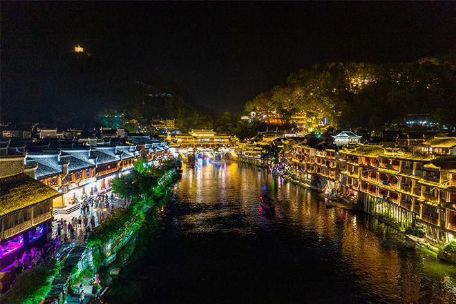PG电子平台：夜幕降临如何做亮化让您的景区不同凡响？(图4)