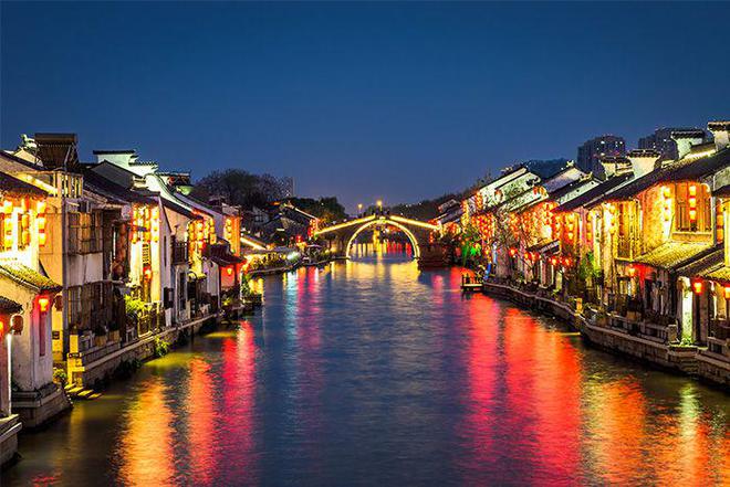 PG电子平台：想让游客流连忘返？看看这个景区亮化秘诀！(图4)