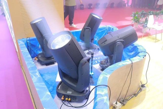 PG电子科技：直击现场！2024广州展灯光灯控、娱乐设备及舞台周边精彩盛况(图16)