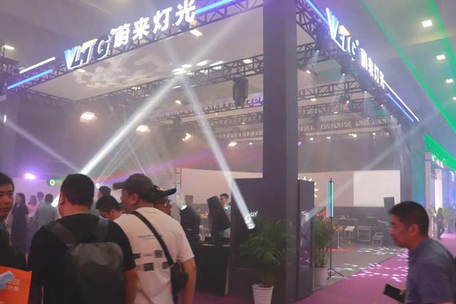 PG电子科技：直击现场！2024广州展灯光灯控、娱乐设备及舞台周边精彩盛况(图28)