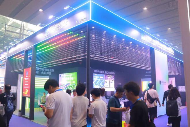 PG电子科技：直击现场！2024广州展灯光灯控、娱乐设备及舞台周边精彩盛况(图26)