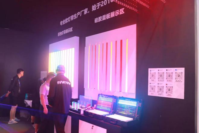 PG电子科技：直击现场！2024广州展灯光灯控、娱乐设备及舞台周边精彩盛况(图27)