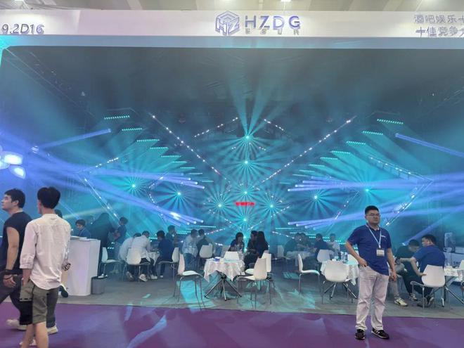 PG电子科技：直击现场！2024广州展灯光灯控、娱乐设备及舞台周边精彩盛况(图33)