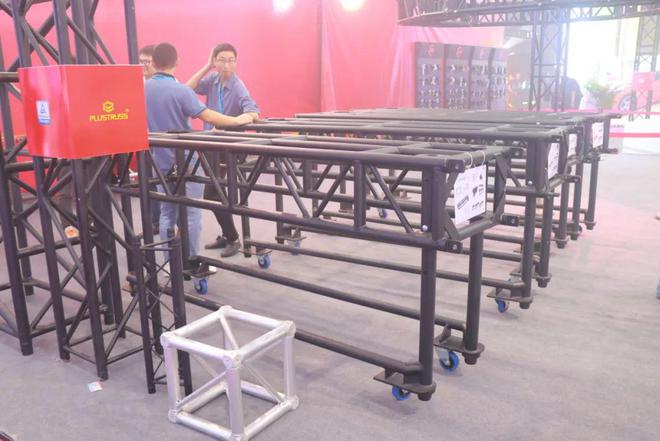 PG电子科技：直击现场！2024广州展灯光灯控、娱乐设备及舞台周边精彩盛况(图91)