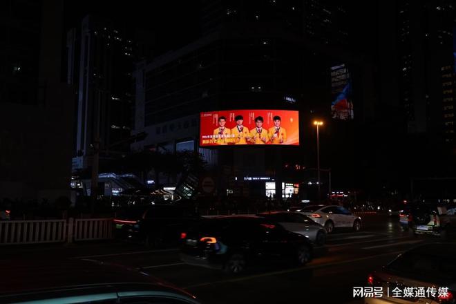 PG电子平台：深南大道华强北路口赛格广场LED广告深圳户外大屏广告价格(图2)