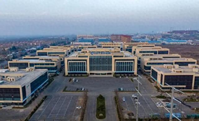 总投资52亿济南一MiniMicroLED显示屏项目试产(图1)