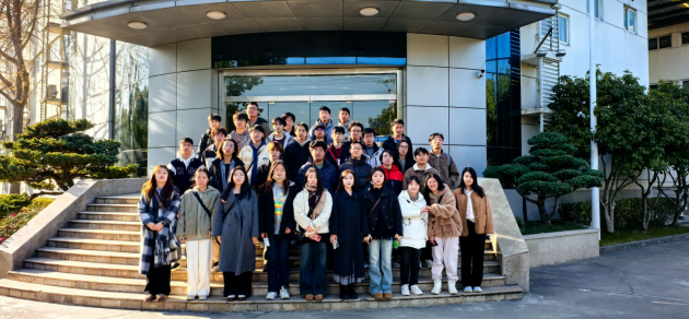 PG电子科技：理论照进现实：80名学子走进三思照明点亮实践灯塔(图3)