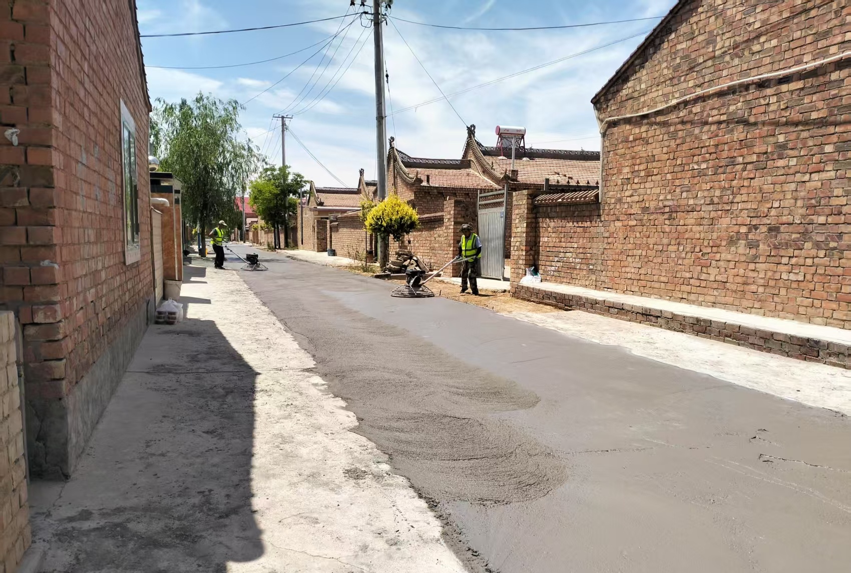 亮化升级为利通区村民照亮出行路(图1)