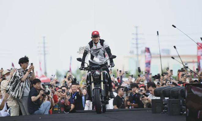 到手不到35万！QJMOTOR全新中量级运动街车追600RS正式发布！(图1)