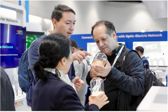 PG电子平台：OFC2024长飞发布下一代新型光纤技术成果持续引领行业技术潮流(图2)